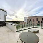 T4 Avec Grande Terrasse Et Parking Prive Daire *