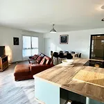 Daire T4 Avec Grande Terrasse Et Parking Prive