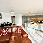 T4 Avec Grande Terrasse Et Parking Prive Daire Caen
