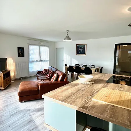 Apartment T4 Avec Grande Terrasse Et Parking Prive