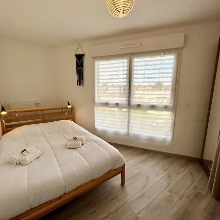 T4 Avec Grande Terrasse Et Parking Prive Caen