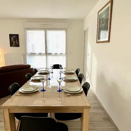 T4 Avec Grande Terrasse Et Parking Prive Lägenhet *